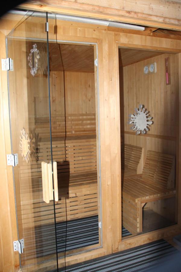 Fuer 12 Personen Sauna Garten Garage Hund