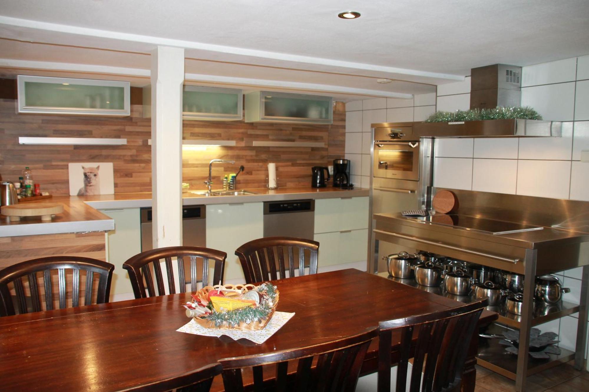 Holiday home Fuer 12 Personen Sauna Garten Garage Hund